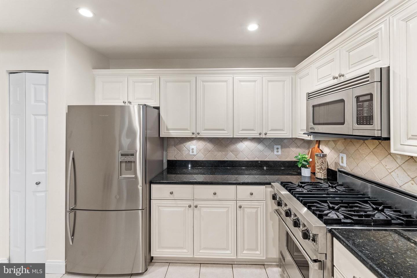 1641 INTERNATIONAL DR #TH-20, MCLEAN, Virginia 22102, 2 Bedrooms Bedrooms, ,2 BathroomsBathrooms,Residential,For sale,1641 INTERNATIONAL DR #TH-20,VAFX2236900 MLS # VAFX2236900