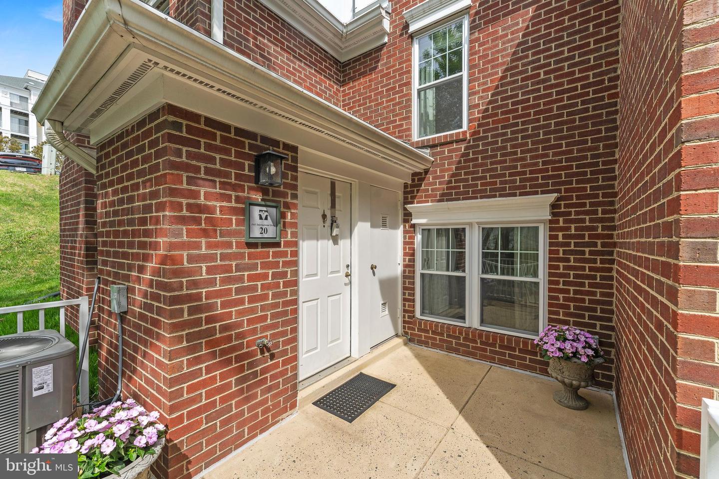 1641 INTERNATIONAL DR #TH-20, MCLEAN, Virginia 22102, 2 Bedrooms Bedrooms, ,2 BathroomsBathrooms,Residential,For sale,1641 INTERNATIONAL DR #TH-20,VAFX2236900 MLS # VAFX2236900