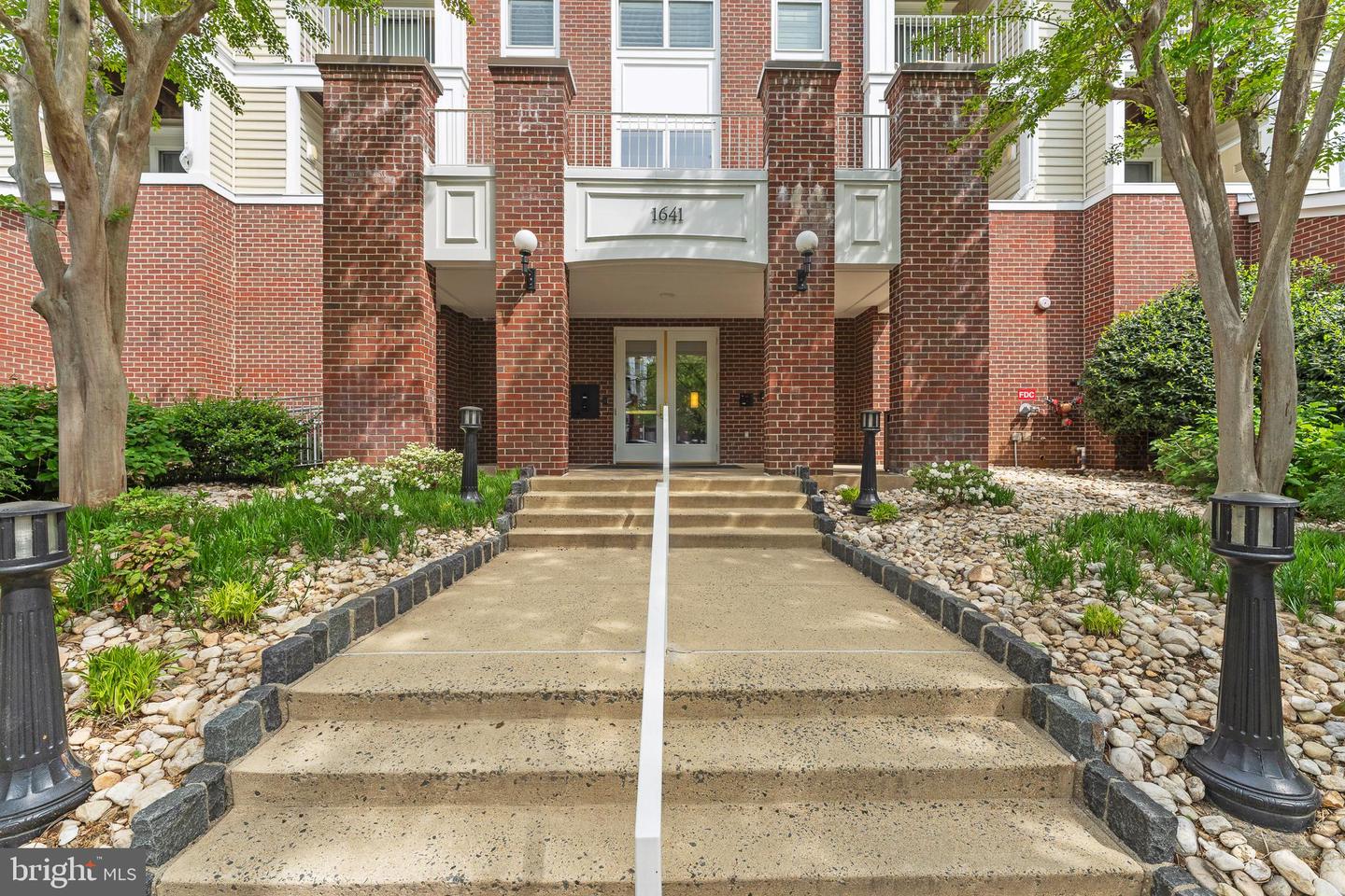 1641 INTERNATIONAL DR #TH-20, MCLEAN, Virginia 22102, 2 Bedrooms Bedrooms, ,2 BathroomsBathrooms,Residential,For sale,1641 INTERNATIONAL DR #TH-20,VAFX2236900 MLS # VAFX2236900