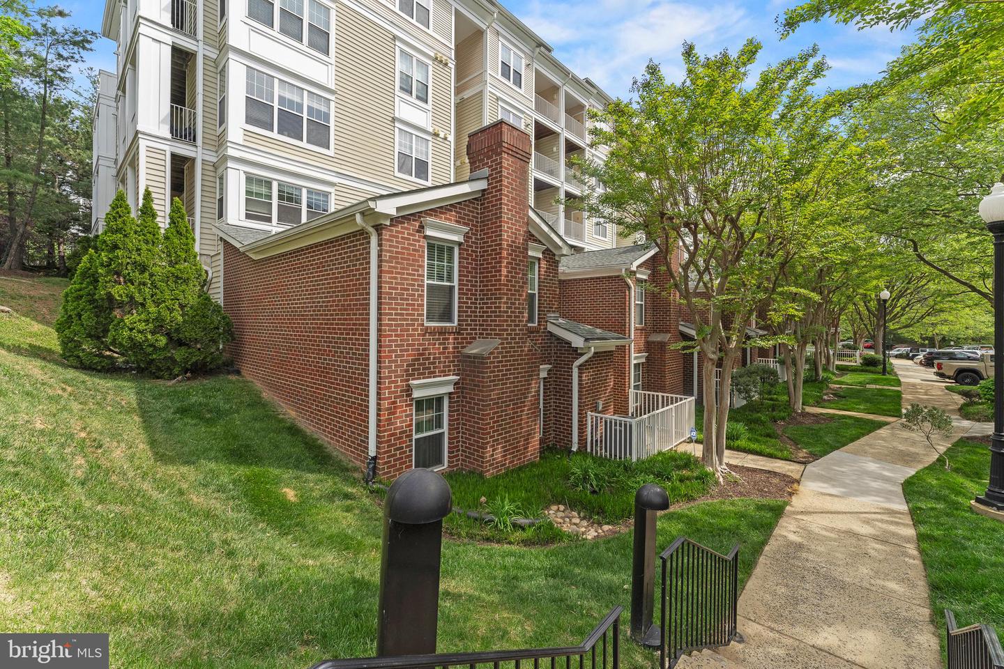 1641 INTERNATIONAL DR #TH-20, MCLEAN, Virginia 22102, 2 Bedrooms Bedrooms, ,2 BathroomsBathrooms,Residential,For sale,1641 INTERNATIONAL DR #TH-20,VAFX2236900 MLS # VAFX2236900