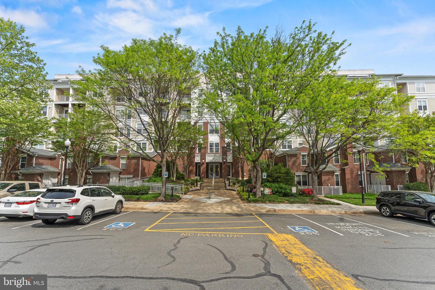 1641 INTERNATIONAL DR #TH-20, MCLEAN, Virginia 22102, 2 Bedrooms Bedrooms, ,2 BathroomsBathrooms,Residential,For sale,1641 INTERNATIONAL DR #TH-20,VAFX2236900 MLS # VAFX2236900