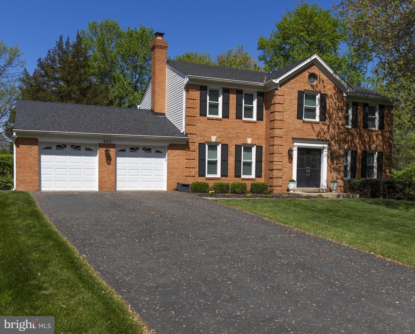 920 HOLLY CREEK DR, GREAT FALLS, Virginia 22066, 4 Bedrooms Bedrooms, ,3 BathroomsBathrooms,Residential,For sale,920 HOLLY CREEK DR,VAFX2236924 MLS # VAFX2236924