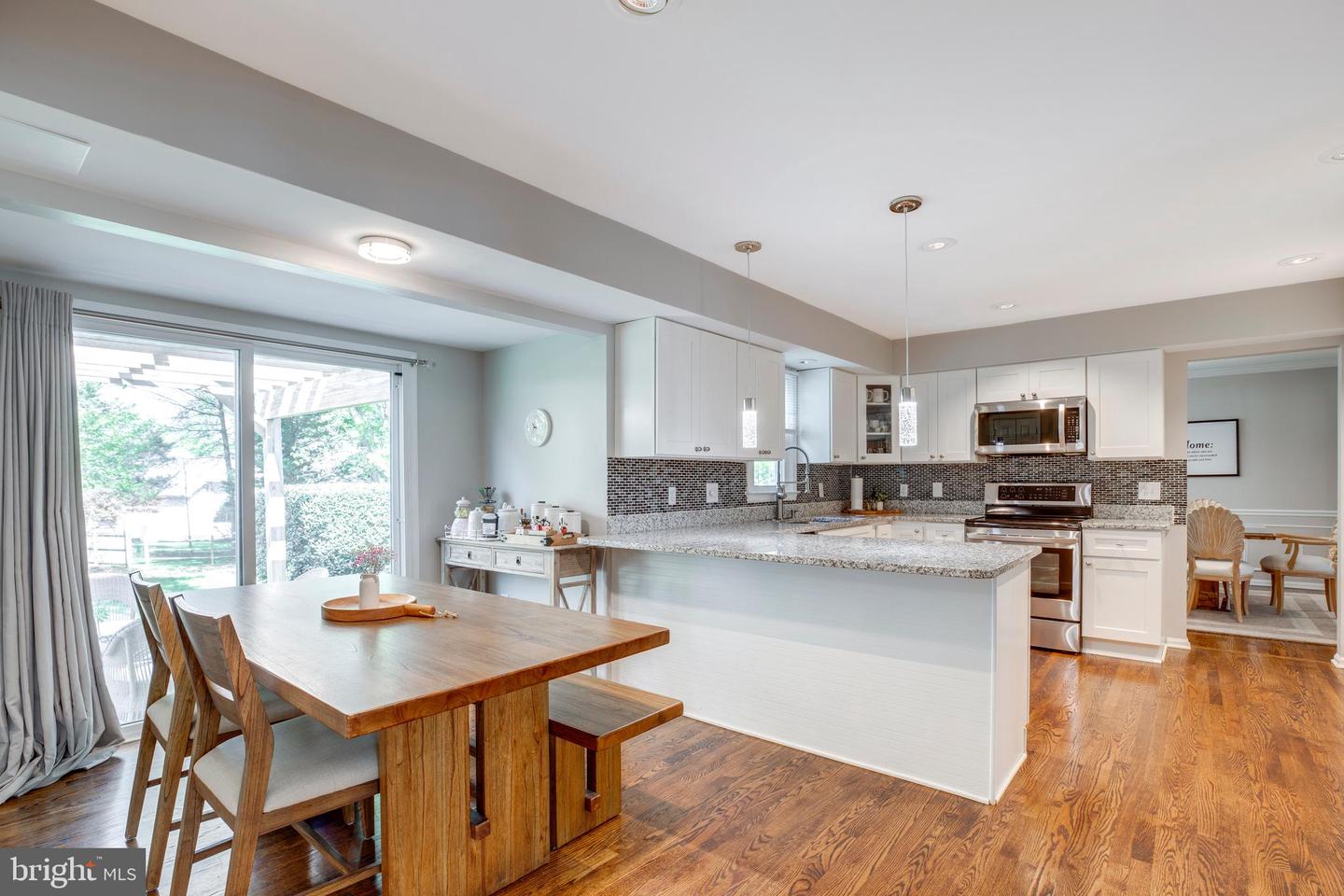 920 HOLLY CREEK DR, GREAT FALLS, Virginia 22066, 4 Bedrooms Bedrooms, ,3 BathroomsBathrooms,Residential,For sale,920 HOLLY CREEK DR,VAFX2236924 MLS # VAFX2236924