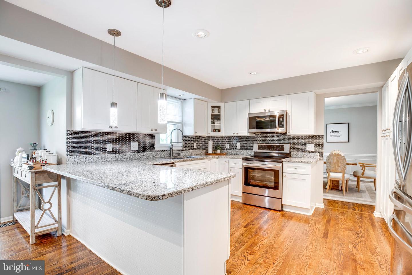 920 HOLLY CREEK DR, GREAT FALLS, Virginia 22066, 4 Bedrooms Bedrooms, ,3 BathroomsBathrooms,Residential,For sale,920 HOLLY CREEK DR,VAFX2236924 MLS # VAFX2236924