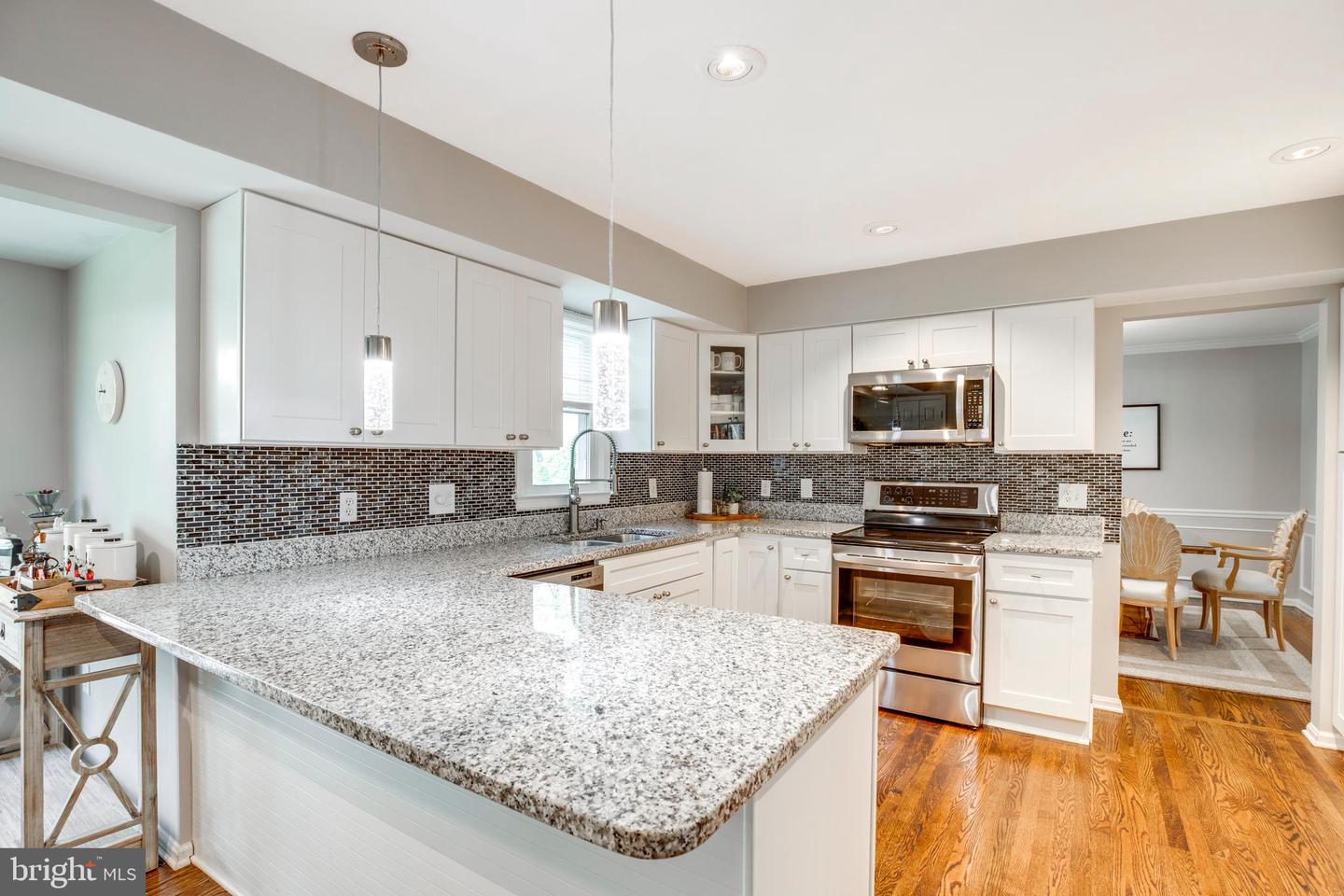 920 HOLLY CREEK DR, GREAT FALLS, Virginia 22066, 4 Bedrooms Bedrooms, ,3 BathroomsBathrooms,Residential,For sale,920 HOLLY CREEK DR,VAFX2236924 MLS # VAFX2236924