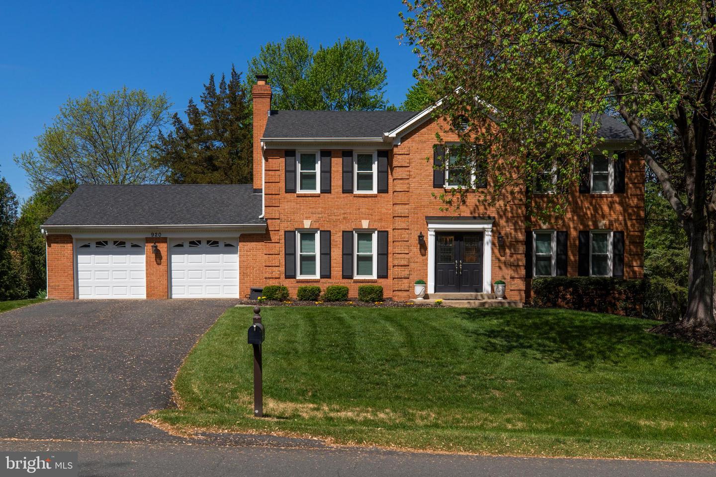 920 HOLLY CREEK DR, GREAT FALLS, Virginia 22066, 4 Bedrooms Bedrooms, ,3 BathroomsBathrooms,Residential,For sale,920 HOLLY CREEK DR,VAFX2236924 MLS # VAFX2236924
