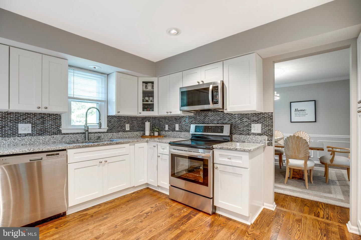920 HOLLY CREEK DR, GREAT FALLS, Virginia 22066, 4 Bedrooms Bedrooms, ,3 BathroomsBathrooms,Residential,For sale,920 HOLLY CREEK DR,VAFX2236924 MLS # VAFX2236924