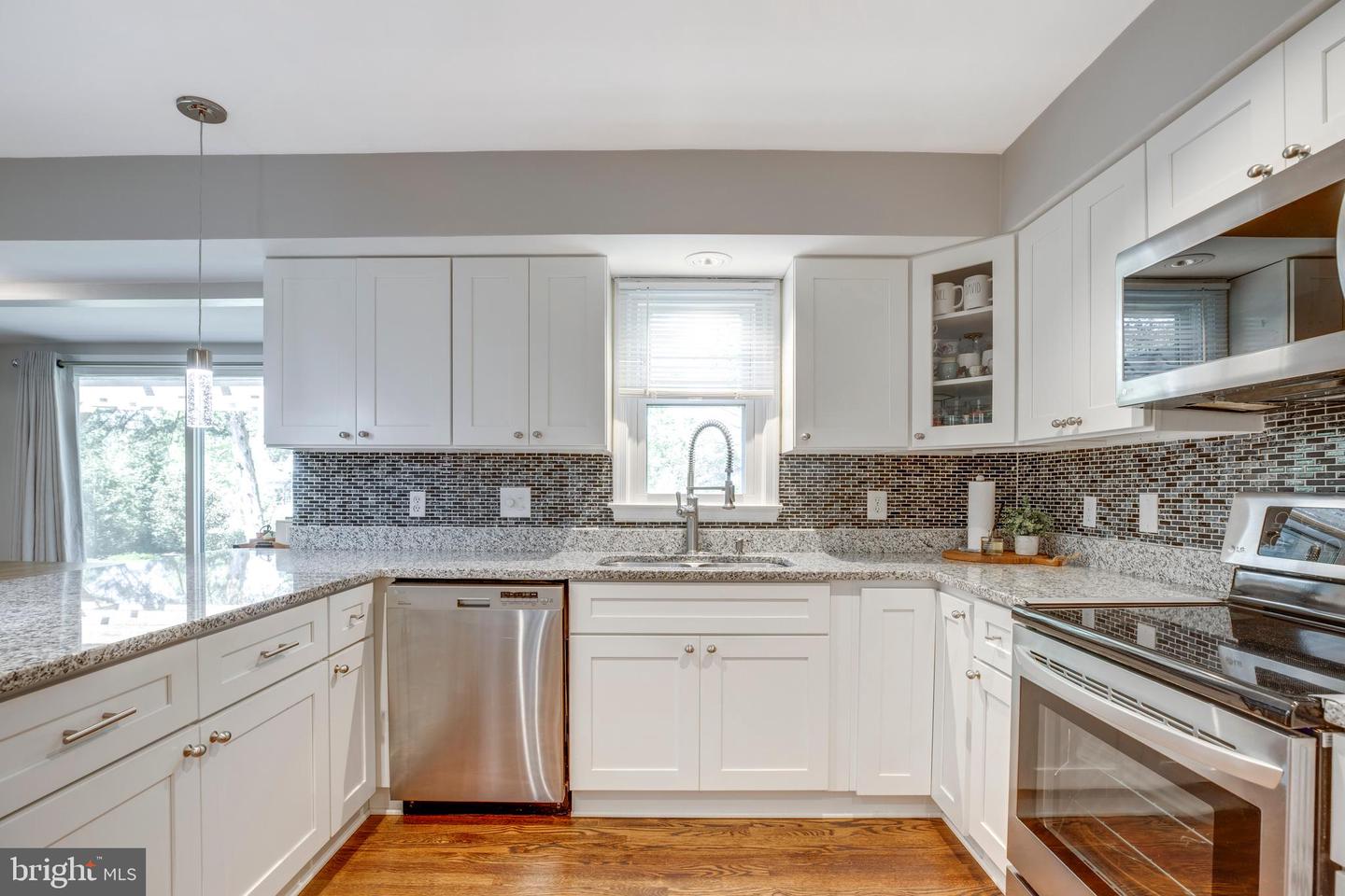 920 HOLLY CREEK DR, GREAT FALLS, Virginia 22066, 4 Bedrooms Bedrooms, ,3 BathroomsBathrooms,Residential,For sale,920 HOLLY CREEK DR,VAFX2236924 MLS # VAFX2236924
