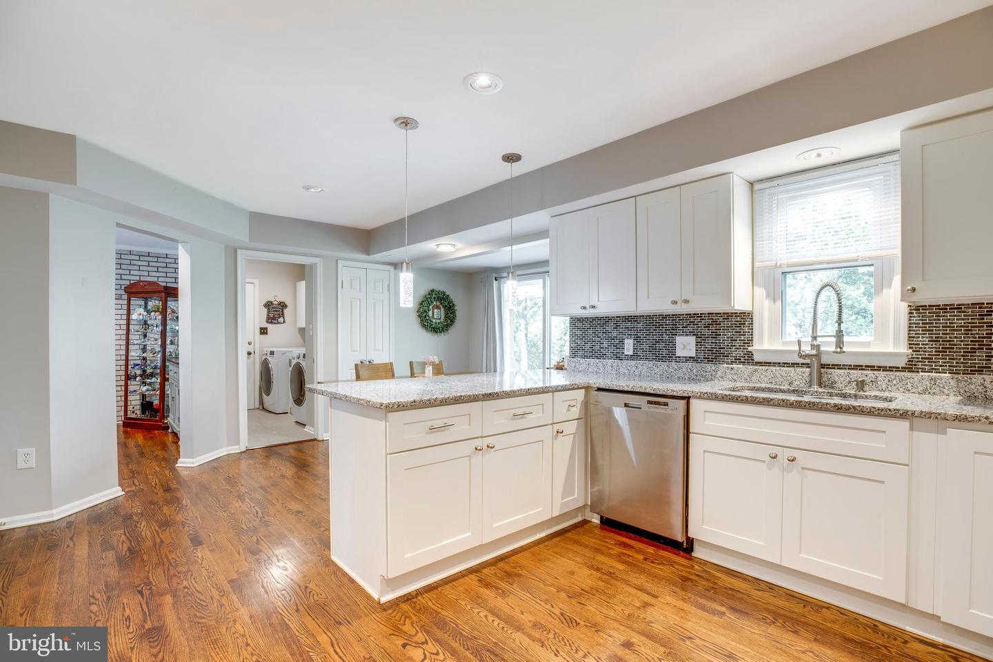 920 HOLLY CREEK DR, GREAT FALLS, Virginia 22066, 4 Bedrooms Bedrooms, ,3 BathroomsBathrooms,Residential,For sale,920 HOLLY CREEK DR,VAFX2236924 MLS # VAFX2236924