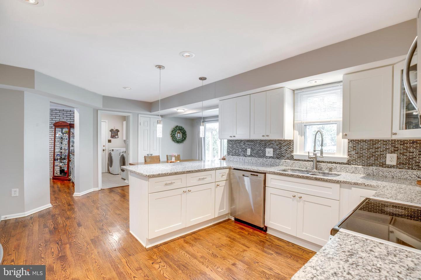 920 HOLLY CREEK DR, GREAT FALLS, Virginia 22066, 4 Bedrooms Bedrooms, ,3 BathroomsBathrooms,Residential,For sale,920 HOLLY CREEK DR,VAFX2236924 MLS # VAFX2236924