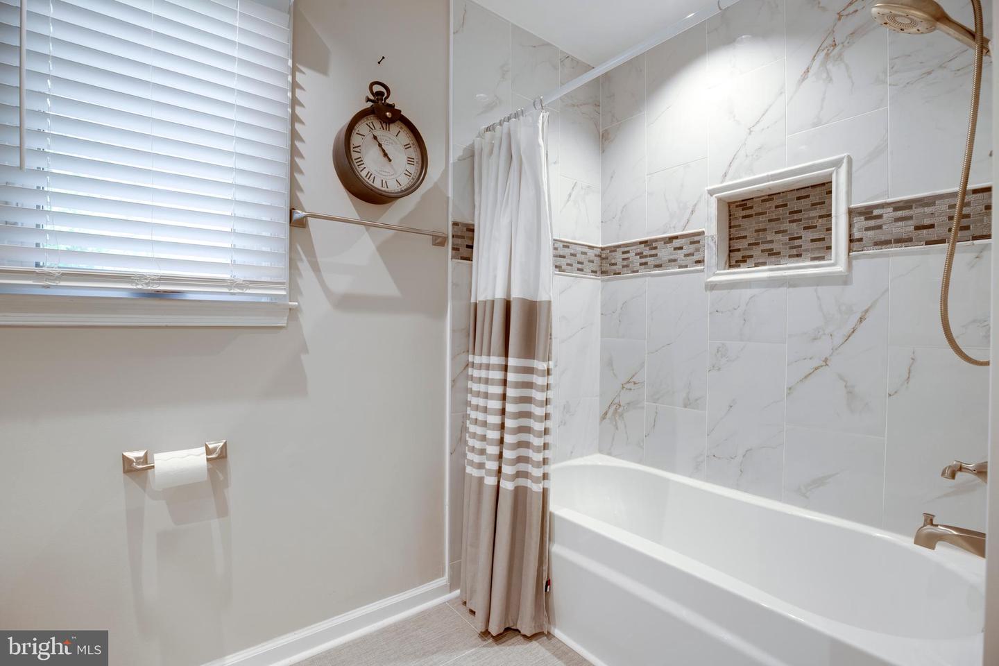 920 HOLLY CREEK DR, GREAT FALLS, Virginia 22066, 4 Bedrooms Bedrooms, ,3 BathroomsBathrooms,Residential,For sale,920 HOLLY CREEK DR,VAFX2236924 MLS # VAFX2236924