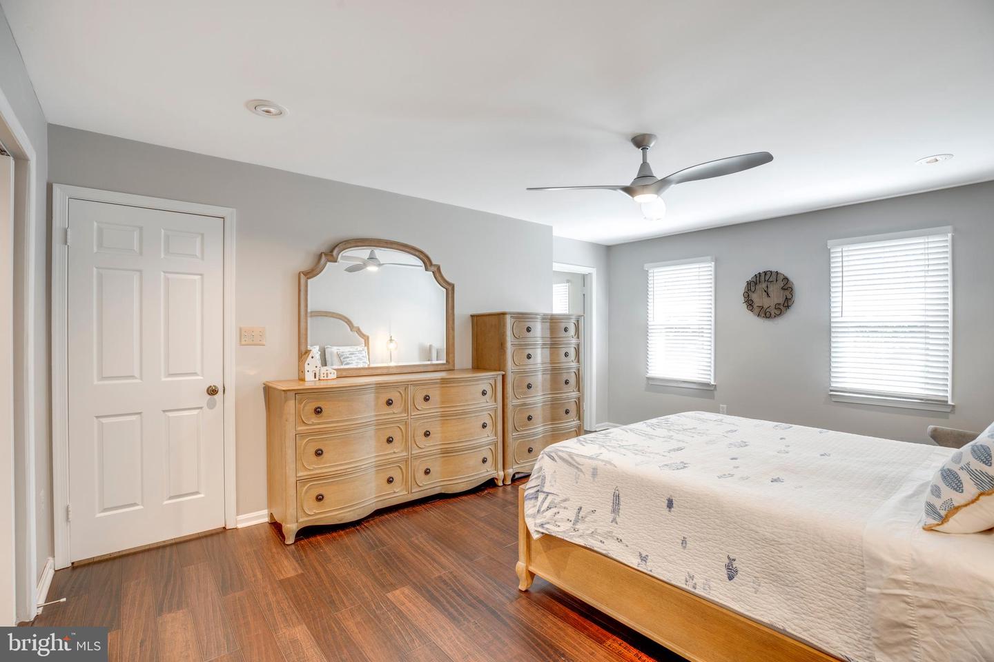 920 HOLLY CREEK DR, GREAT FALLS, Virginia 22066, 4 Bedrooms Bedrooms, ,3 BathroomsBathrooms,Residential,For sale,920 HOLLY CREEK DR,VAFX2236924 MLS # VAFX2236924