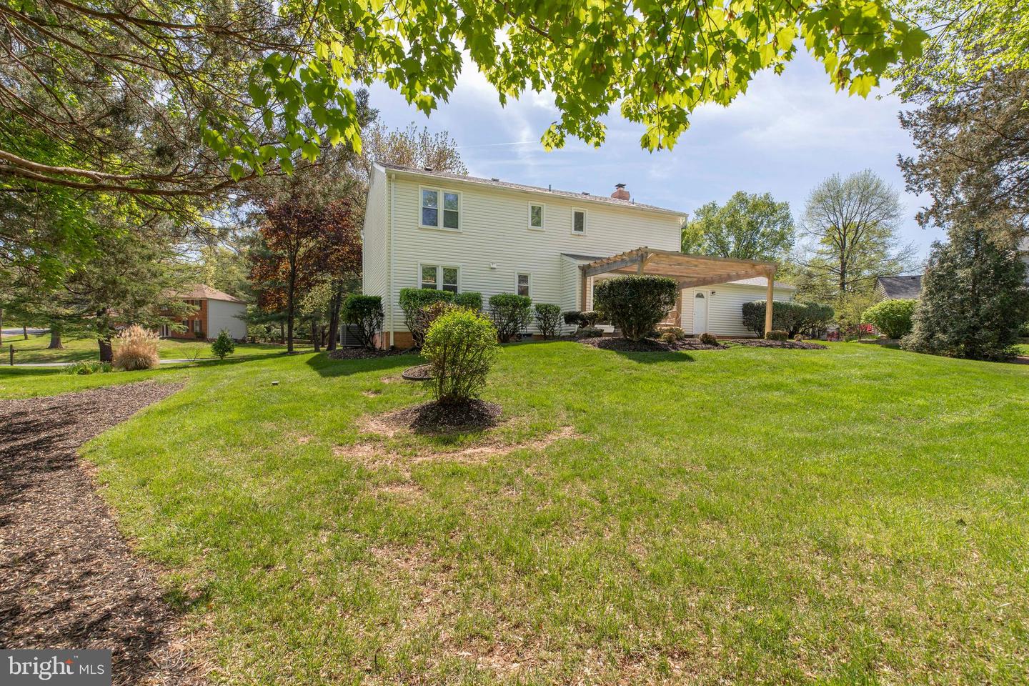 920 HOLLY CREEK DR, GREAT FALLS, Virginia 22066, 4 Bedrooms Bedrooms, ,3 BathroomsBathrooms,Residential,For sale,920 HOLLY CREEK DR,VAFX2236924 MLS # VAFX2236924