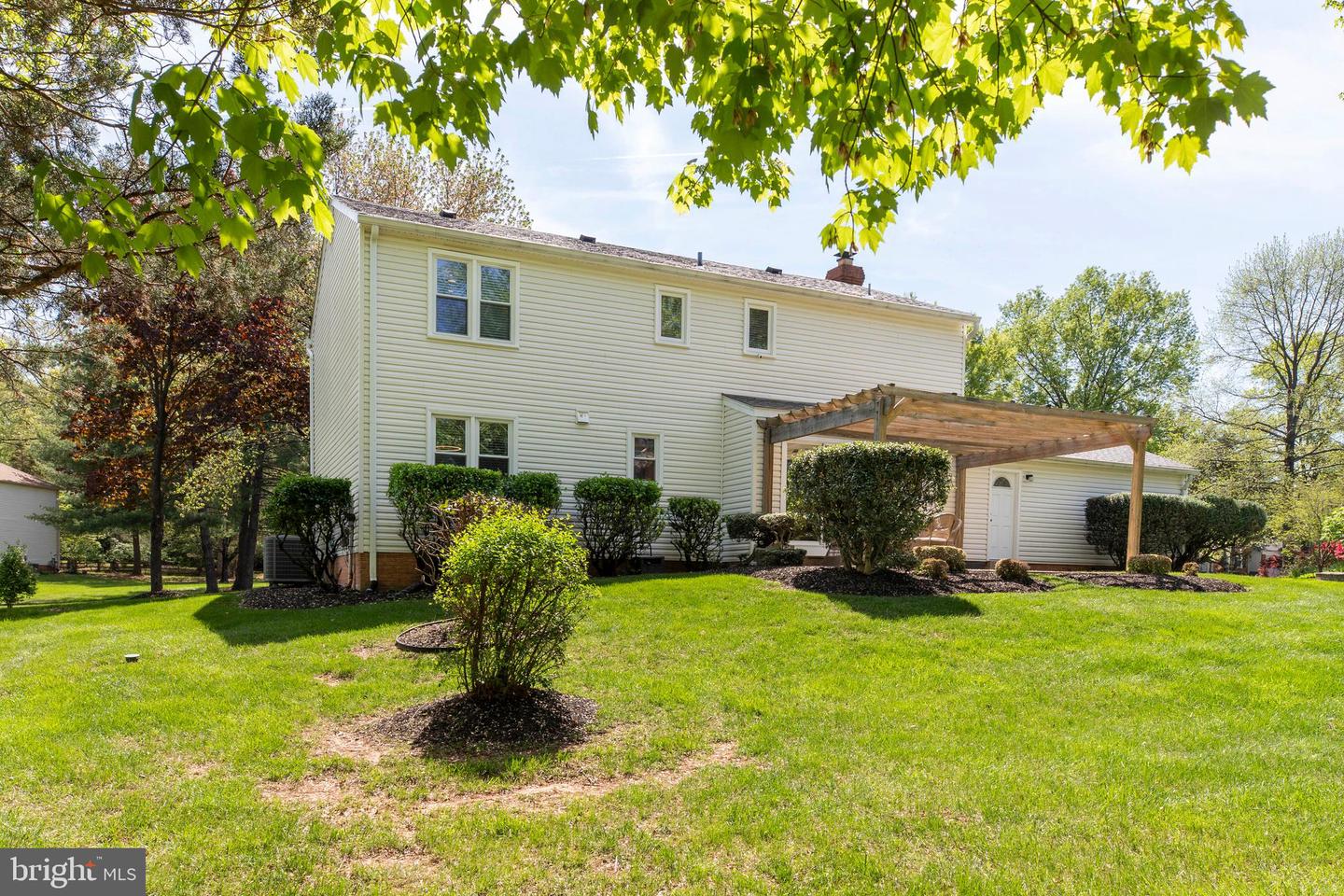 920 HOLLY CREEK DR, GREAT FALLS, Virginia 22066, 4 Bedrooms Bedrooms, ,3 BathroomsBathrooms,Residential,For sale,920 HOLLY CREEK DR,VAFX2236924 MLS # VAFX2236924