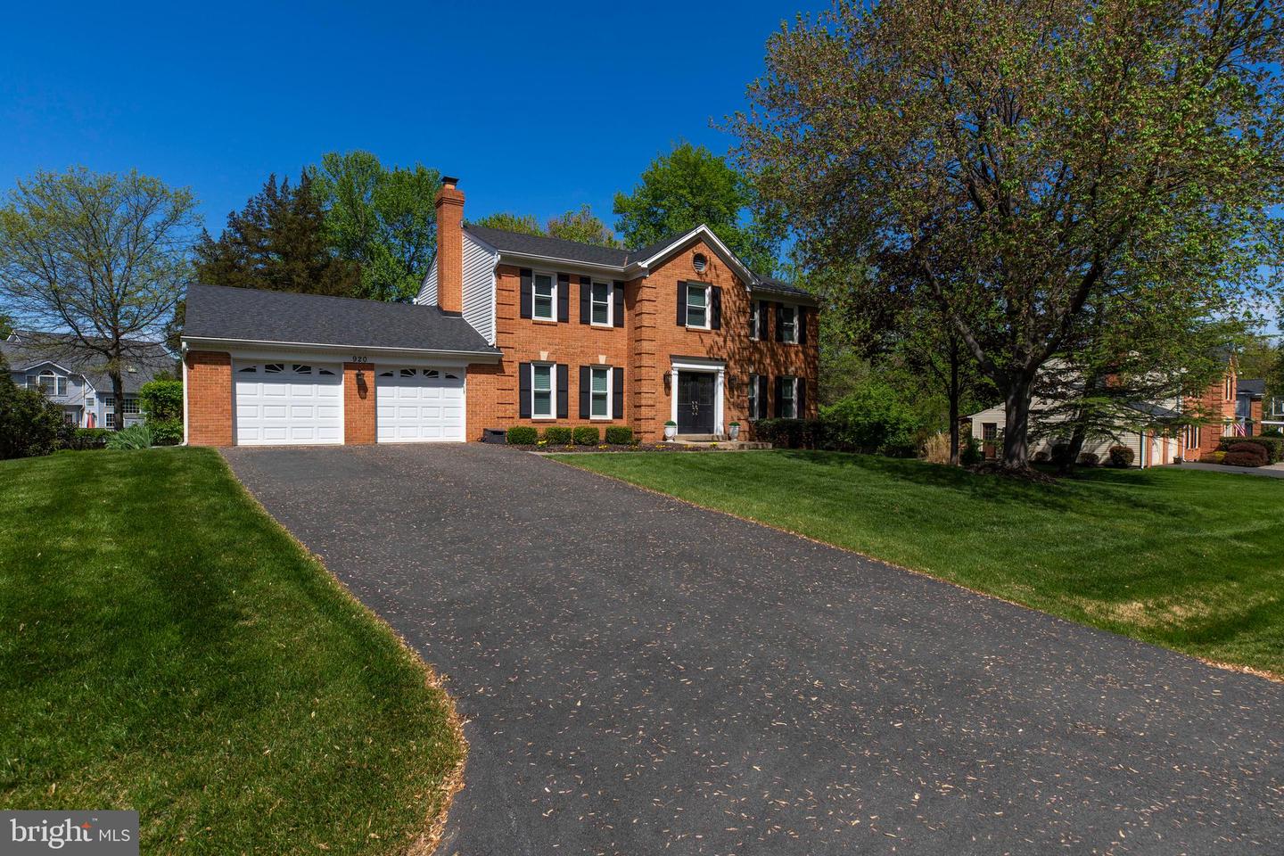 920 HOLLY CREEK DR, GREAT FALLS, Virginia 22066, 4 Bedrooms Bedrooms, ,3 BathroomsBathrooms,Residential,For sale,920 HOLLY CREEK DR,VAFX2236924 MLS # VAFX2236924