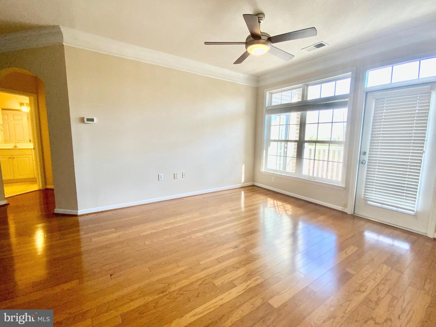 512 SUNSET VIEW TER SE #302, LEESBURG, Virginia 20175, 1 Bedroom Bedrooms, 6 Rooms Rooms,1 BathroomBathrooms,Residential,For sale,512 SUNSET VIEW TER SE #302,VALO2094960 MLS # VALO2094960