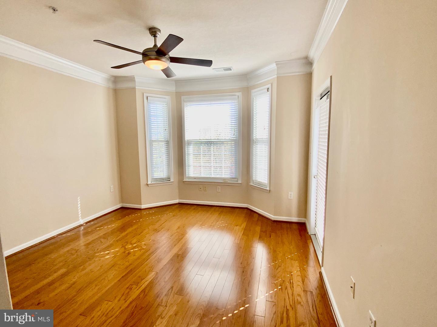 512 SUNSET VIEW TER SE #302, LEESBURG, Virginia 20175, 1 Bedroom Bedrooms, 6 Rooms Rooms,1 BathroomBathrooms,Residential,For sale,512 SUNSET VIEW TER SE #302,VALO2094960 MLS # VALO2094960