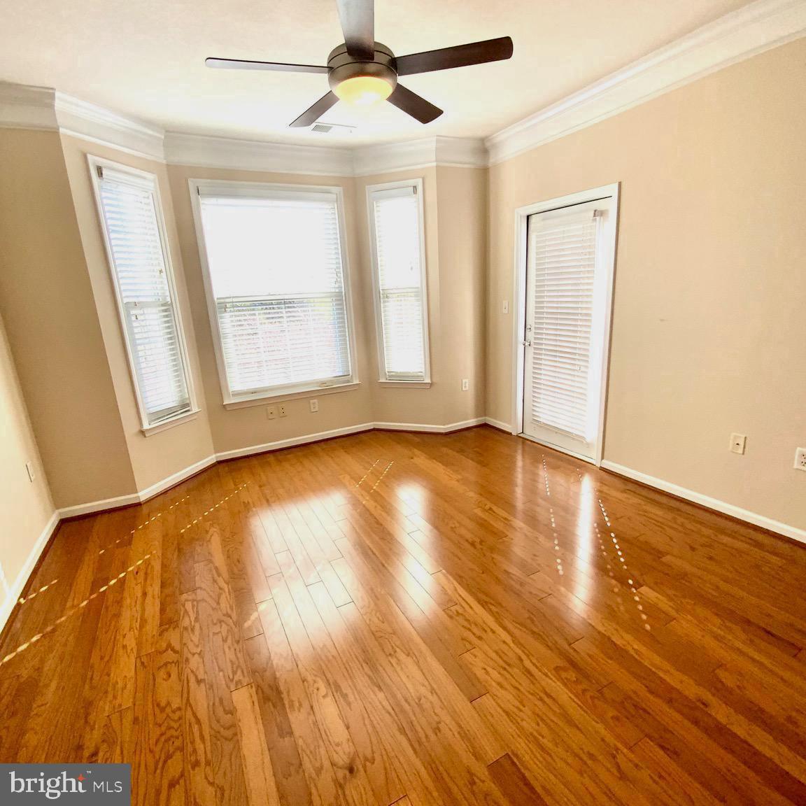 512 SUNSET VIEW TER SE #302, LEESBURG, Virginia 20175, 1 Bedroom Bedrooms, 6 Rooms Rooms,1 BathroomBathrooms,Residential,For sale,512 SUNSET VIEW TER SE #302,VALO2094960 MLS # VALO2094960