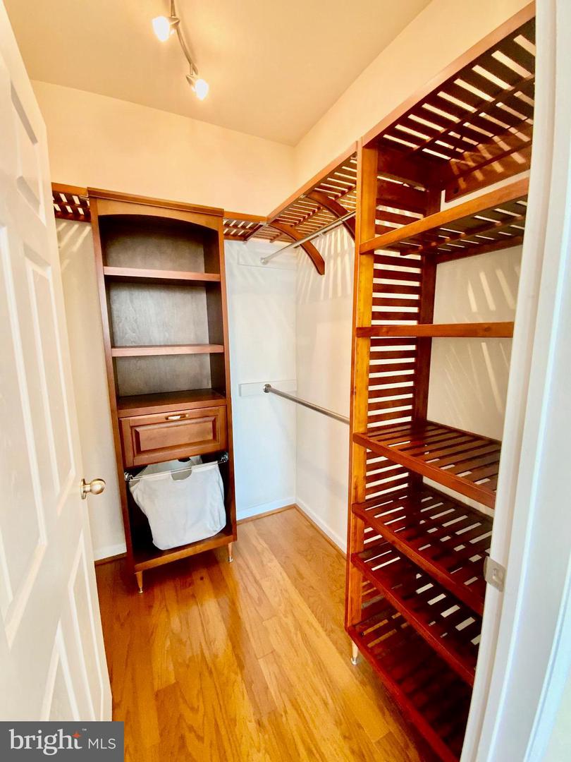 512 SUNSET VIEW TER SE #302, LEESBURG, Virginia 20175, 1 Bedroom Bedrooms, 6 Rooms Rooms,1 BathroomBathrooms,Residential,For sale,512 SUNSET VIEW TER SE #302,VALO2094960 MLS # VALO2094960