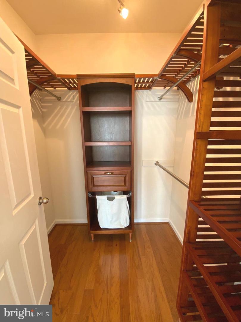 512 SUNSET VIEW TER SE #302, LEESBURG, Virginia 20175, 1 Bedroom Bedrooms, 6 Rooms Rooms,1 BathroomBathrooms,Residential,For sale,512 SUNSET VIEW TER SE #302,VALO2094960 MLS # VALO2094960