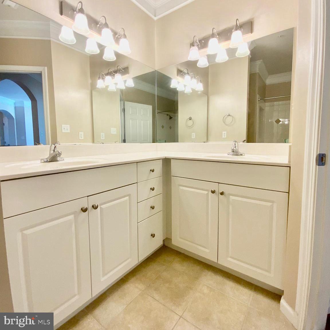 512 SUNSET VIEW TER SE #302, LEESBURG, Virginia 20175, 1 Bedroom Bedrooms, 6 Rooms Rooms,1 BathroomBathrooms,Residential,For sale,512 SUNSET VIEW TER SE #302,VALO2094960 MLS # VALO2094960