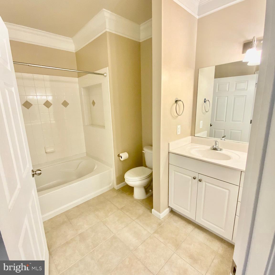 512 SUNSET VIEW TER SE #302, LEESBURG, Virginia 20175, 1 Bedroom Bedrooms, 6 Rooms Rooms,1 BathroomBathrooms,Residential,For sale,512 SUNSET VIEW TER SE #302,VALO2094960 MLS # VALO2094960