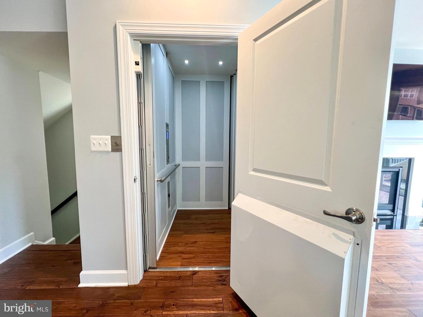 5944 CLAPTON CT #28, ALEXANDRIA, Virginia 22310, 3 Bedrooms Bedrooms, ,3 BathroomsBathrooms,Residential,For sale,5944 CLAPTON CT #28,VAFX2236958 MLS # VAFX2236958
