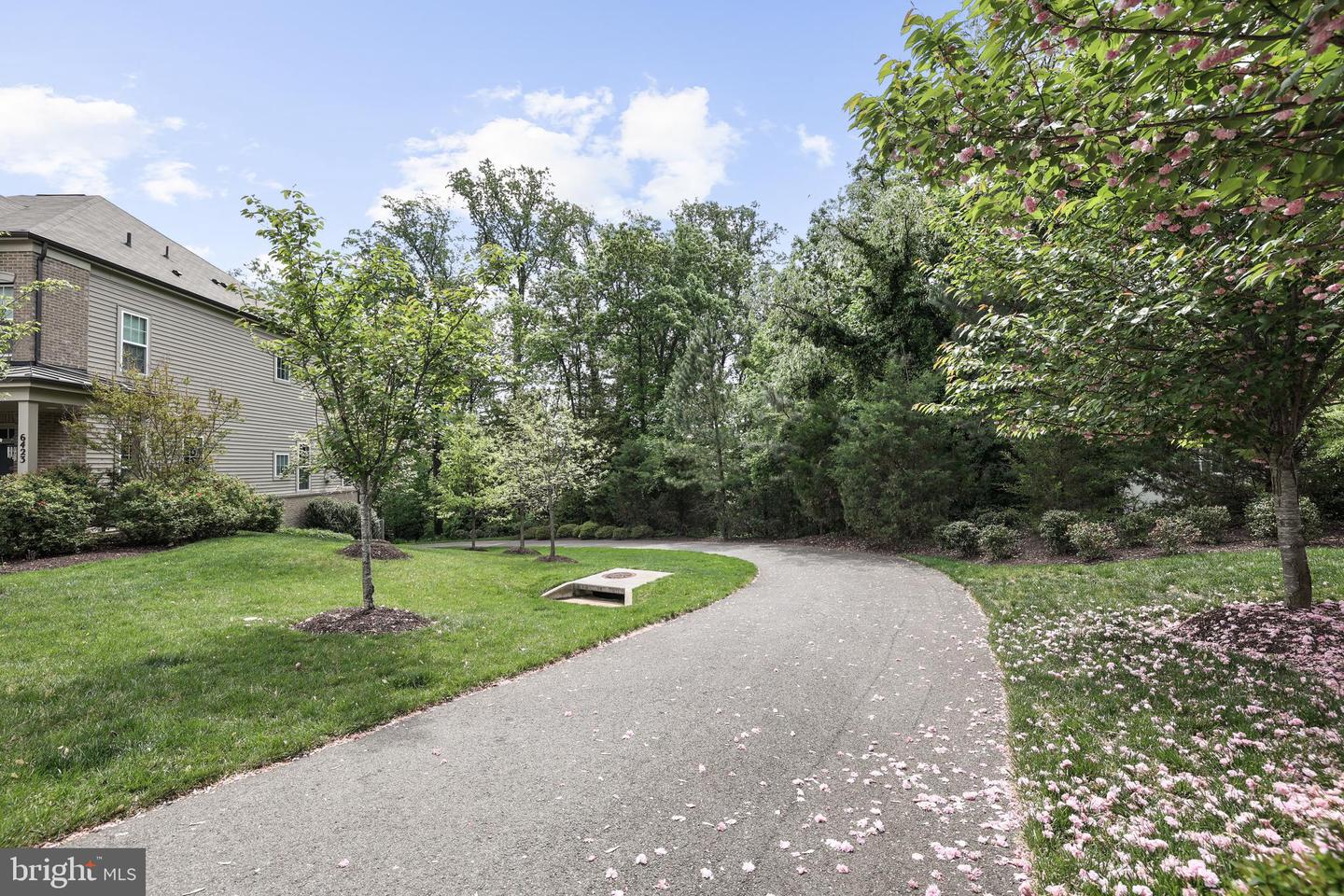 5944 CLAPTON CT #28, ALEXANDRIA, Virginia 22310, 3 Bedrooms Bedrooms, ,3 BathroomsBathrooms,Residential,For sale,5944 CLAPTON CT #28,VAFX2236958 MLS # VAFX2236958