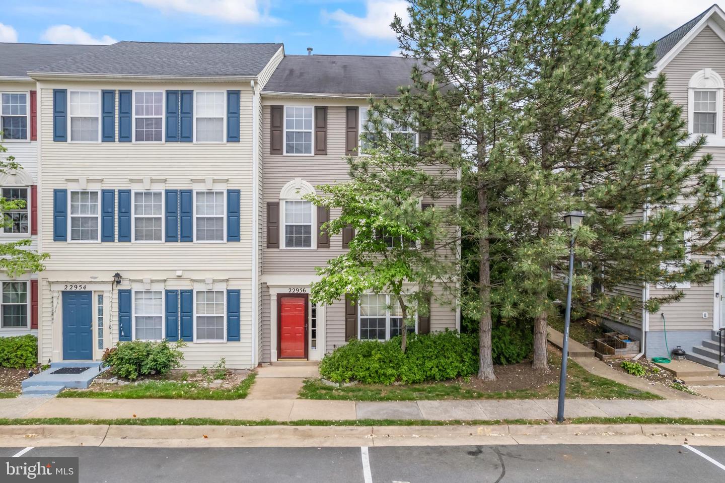 22956 REGENT TER, STERLING, Virginia 20166, 4 Bedrooms Bedrooms, ,3 BathroomsBathrooms,Residential,For sale,22956 REGENT TER,VALO2094972 MLS # VALO2094972