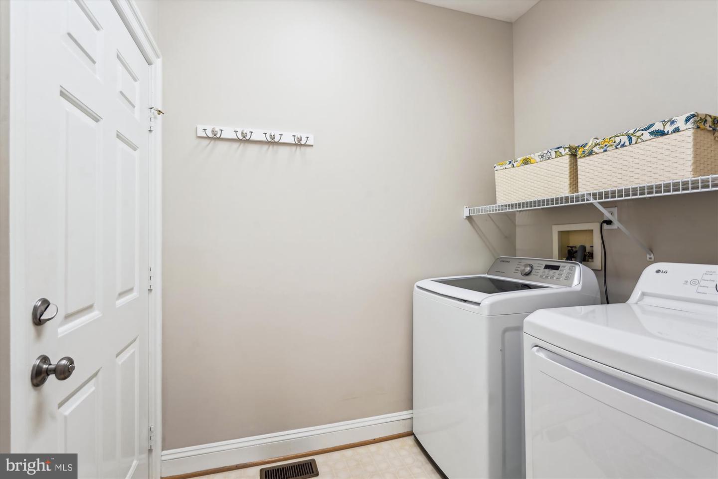 9012 AVIS CT, VIENNA, Virginia 22182, 4 Bedrooms Bedrooms, ,3 BathroomsBathrooms,Residential,For sale,9012 AVIS CT,VAFX2236964 MLS # VAFX2236964