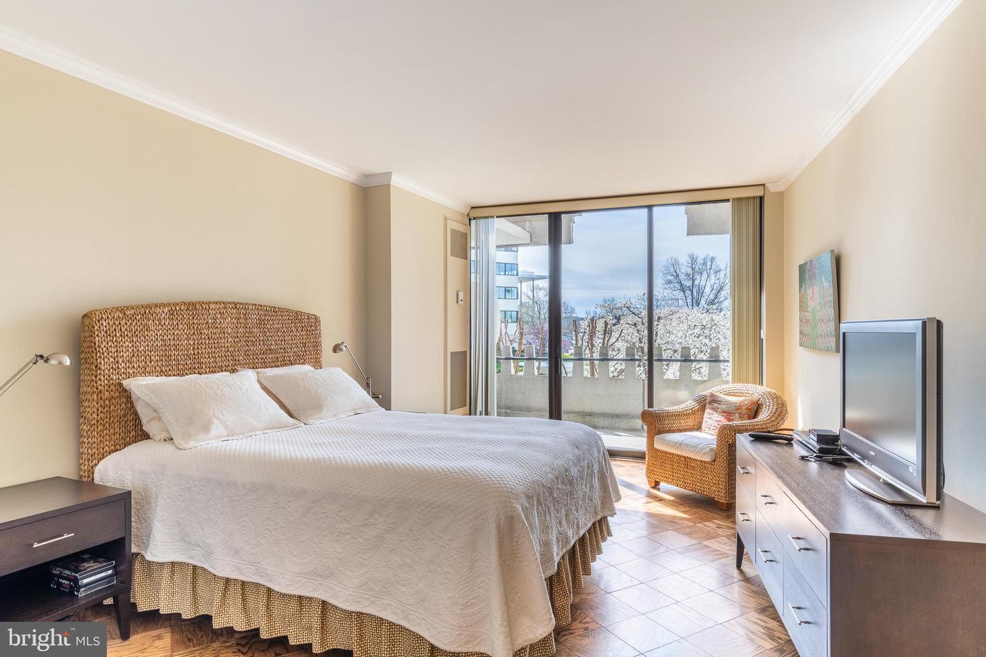 700 NEW HAMPSHIRE AVE NW #320, WASHINGTON, District Of Columbia 20037, 1 Bedroom Bedrooms, ,1 BathroomBathrooms,Residential,For sale,700 NEW HAMPSHIRE AVE NW #320,DCDC2197746 MLS # DCDC2197746