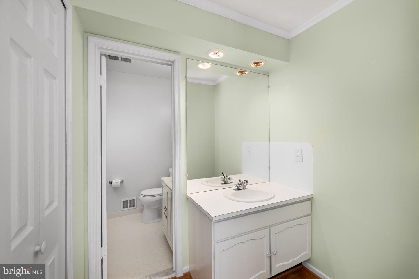 8220 SMITHFIELD AVE, SPRINGFIELD, Virginia 22152, 5 Bedrooms Bedrooms, ,4 BathroomsBathrooms,Residential,For sale,8220 SMITHFIELD AVE,VAFX2236962 MLS # VAFX2236962