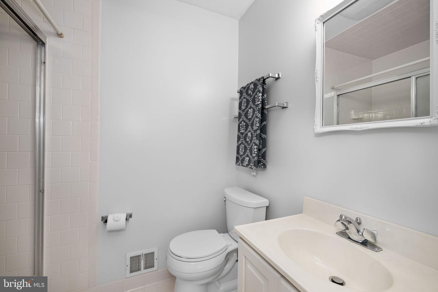 8220 SMITHFIELD AVE, SPRINGFIELD, Virginia 22152, 5 Bedrooms Bedrooms, ,4 BathroomsBathrooms,Residential,For sale,8220 SMITHFIELD AVE,VAFX2236962 MLS # VAFX2236962