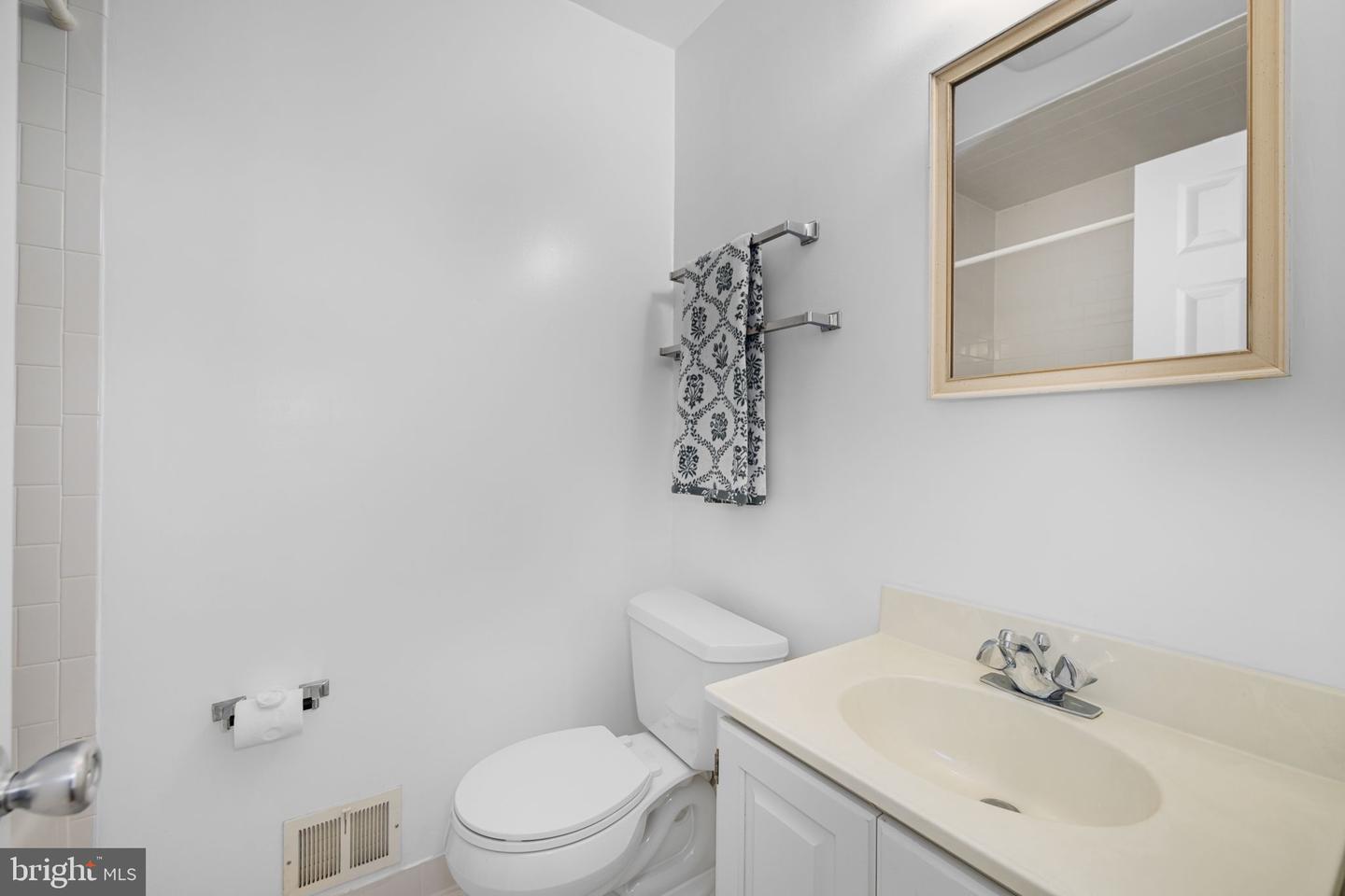 8220 SMITHFIELD AVE, SPRINGFIELD, Virginia 22152, 5 Bedrooms Bedrooms, ,4 BathroomsBathrooms,Residential,For sale,8220 SMITHFIELD AVE,VAFX2236962 MLS # VAFX2236962