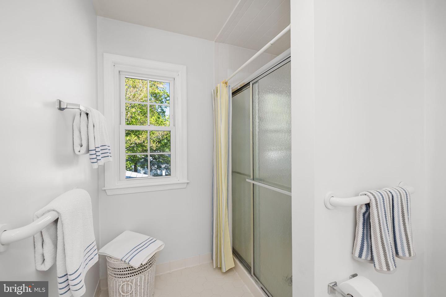 8220 SMITHFIELD AVE, SPRINGFIELD, Virginia 22152, 5 Bedrooms Bedrooms, ,4 BathroomsBathrooms,Residential,For sale,8220 SMITHFIELD AVE,VAFX2236962 MLS # VAFX2236962