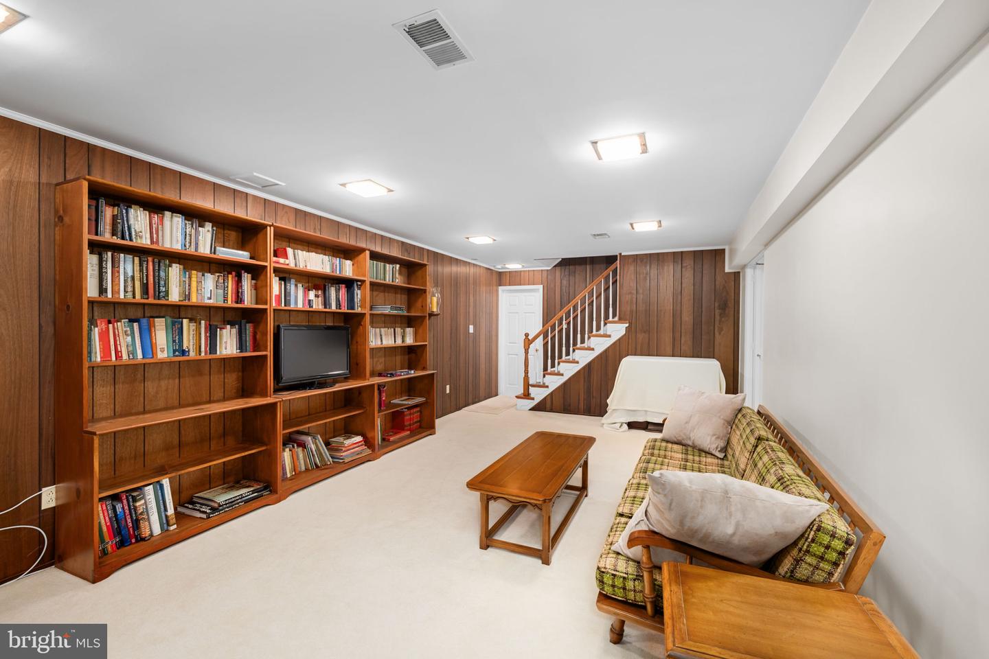 8220 SMITHFIELD AVE, SPRINGFIELD, Virginia 22152, 5 Bedrooms Bedrooms, ,4 BathroomsBathrooms,Residential,For sale,8220 SMITHFIELD AVE,VAFX2236962 MLS # VAFX2236962