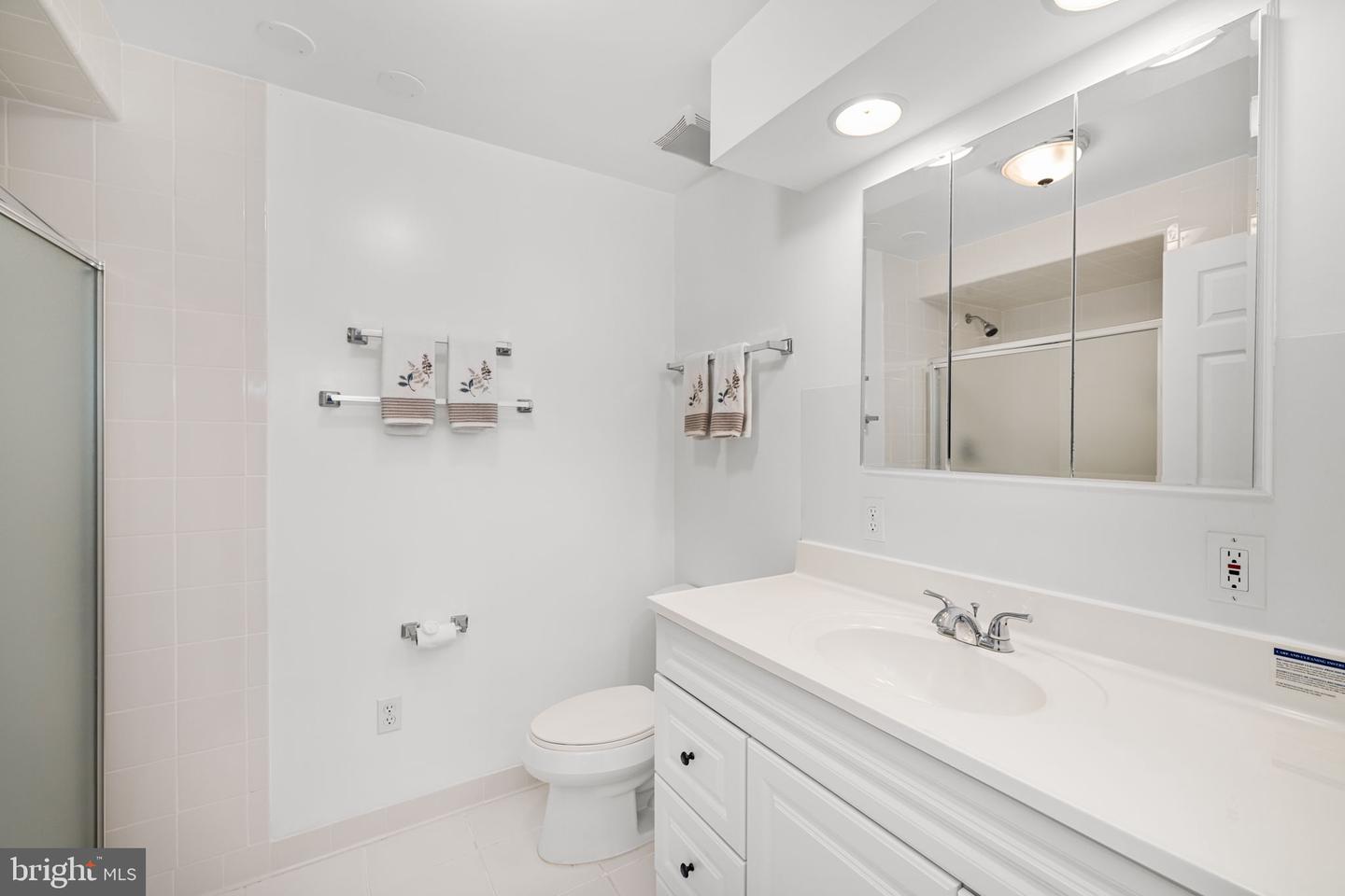 8220 SMITHFIELD AVE, SPRINGFIELD, Virginia 22152, 5 Bedrooms Bedrooms, ,4 BathroomsBathrooms,Residential,For sale,8220 SMITHFIELD AVE,VAFX2236962 MLS # VAFX2236962