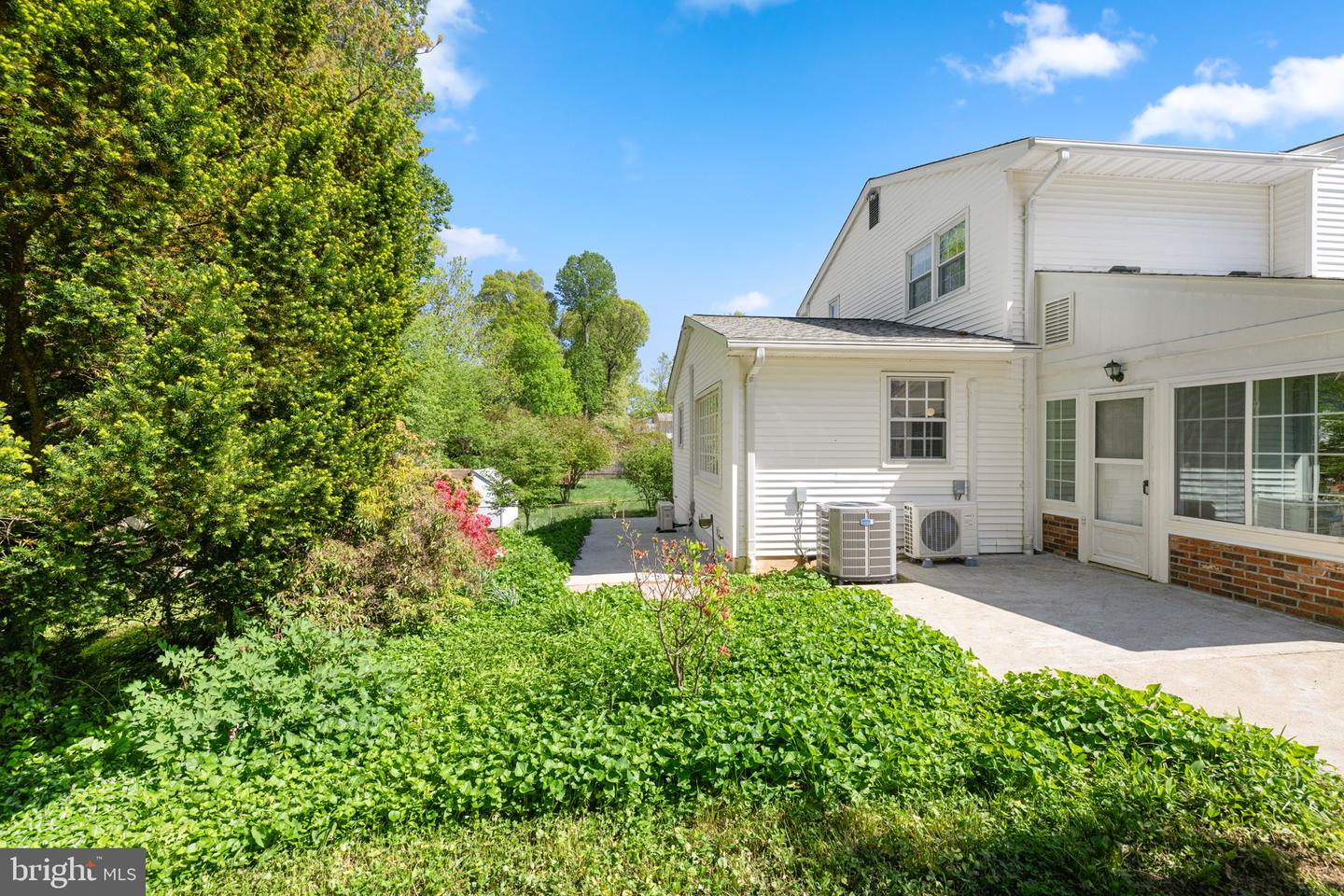 8220 SMITHFIELD AVE, SPRINGFIELD, Virginia 22152, 5 Bedrooms Bedrooms, ,4 BathroomsBathrooms,Residential,For sale,8220 SMITHFIELD AVE,VAFX2236962 MLS # VAFX2236962