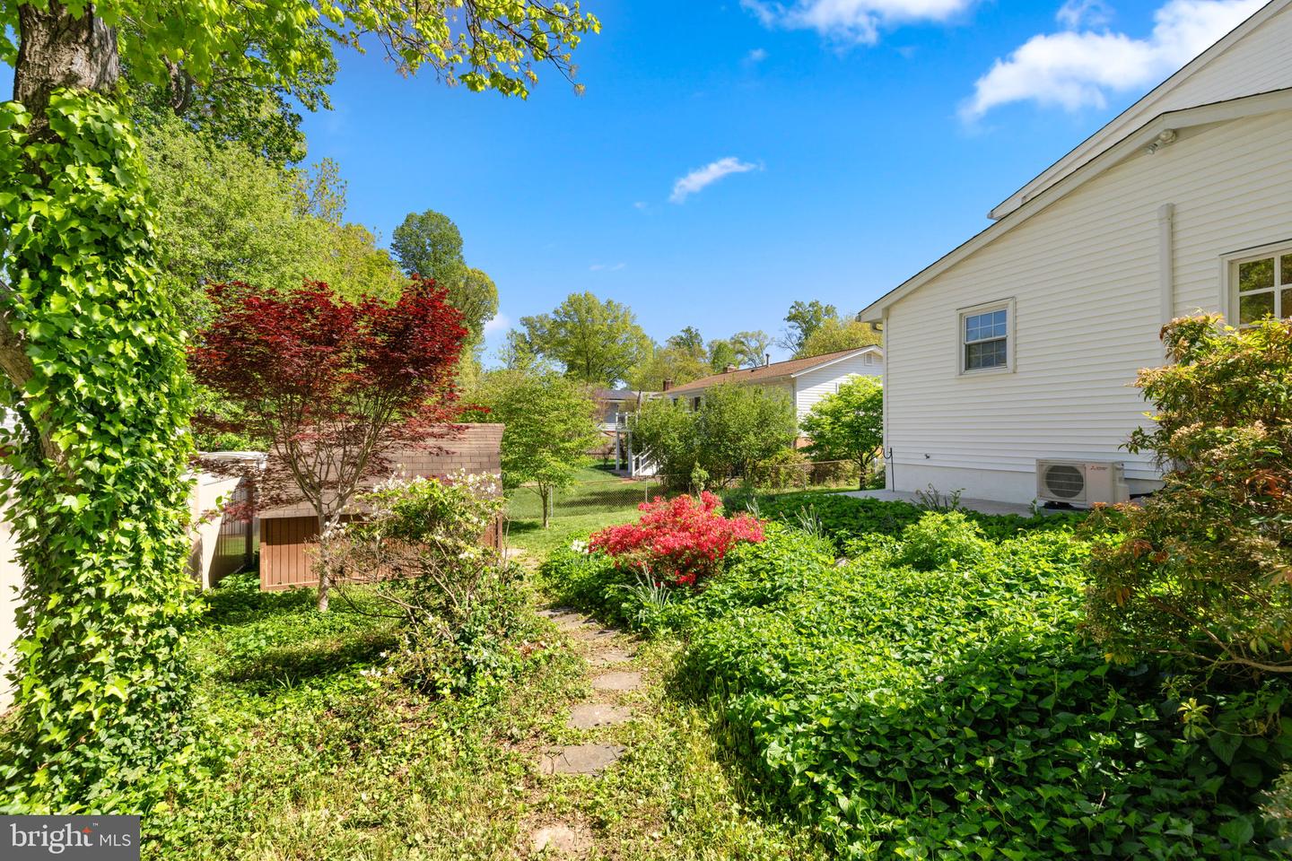 8220 SMITHFIELD AVE, SPRINGFIELD, Virginia 22152, 5 Bedrooms Bedrooms, ,4 BathroomsBathrooms,Residential,For sale,8220 SMITHFIELD AVE,VAFX2236962 MLS # VAFX2236962