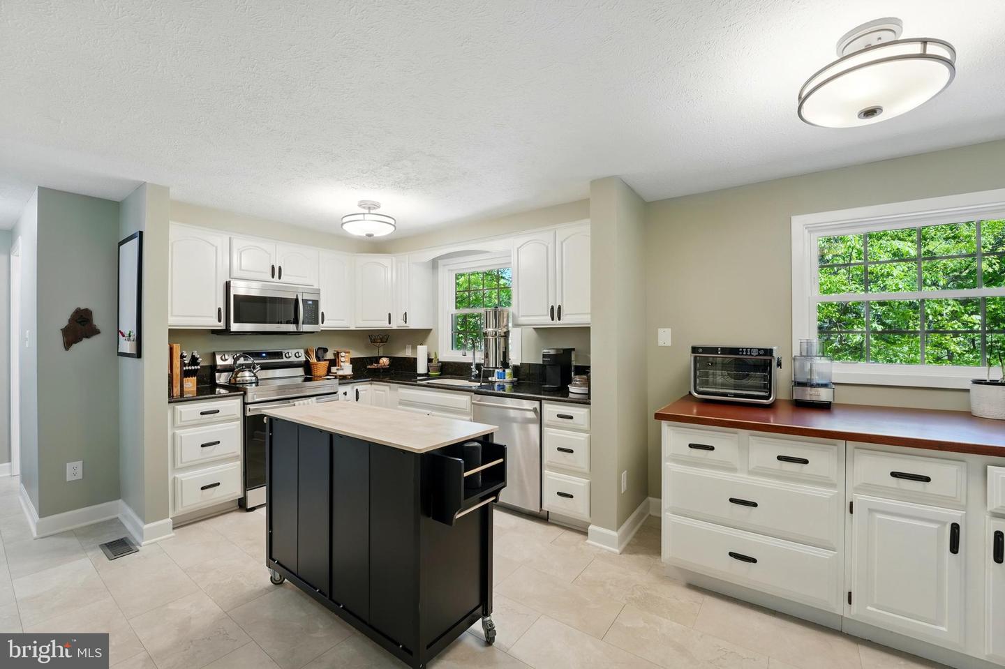 15509 RIDGECREST DR, DUMFRIES, Virginia 22025, 5 Bedrooms Bedrooms, ,2 BathroomsBathrooms,Residential,For sale,15509 RIDGECREST DR,VAPW2093274 MLS # VAPW2093274