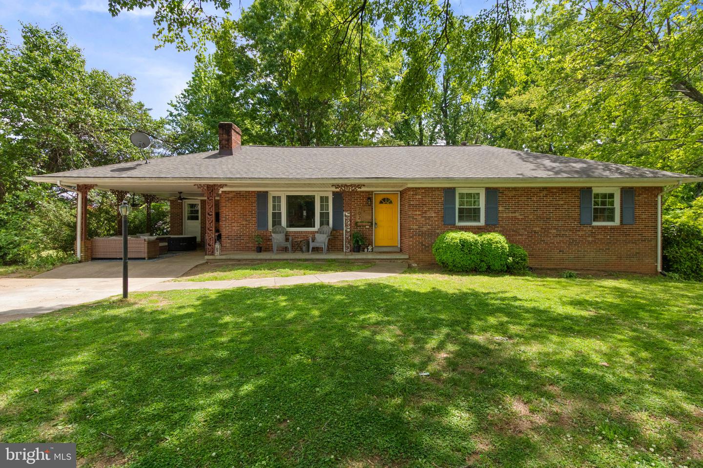 702 SPRING VALLEY DR, FREDERICKSBURG, Virginia 22405, 5 Bedrooms Bedrooms, ,3 BathroomsBathrooms,Residential,For sale,702 SPRING VALLEY DR,VAST2038254 MLS # VAST2038254