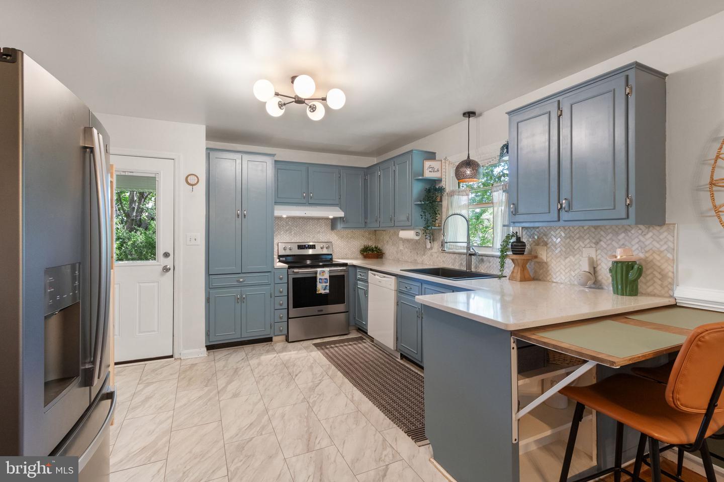 702 SPRING VALLEY DR, FREDERICKSBURG, Virginia 22405, 5 Bedrooms Bedrooms, ,3 BathroomsBathrooms,Residential,For sale,702 SPRING VALLEY DR,VAST2038254 MLS # VAST2038254