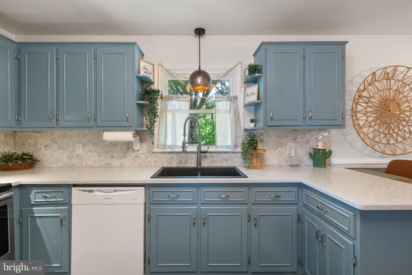 702 SPRING VALLEY DR, FREDERICKSBURG, Virginia 22405, 5 Bedrooms Bedrooms, ,3 BathroomsBathrooms,Residential,For sale,702 SPRING VALLEY DR,VAST2038254 MLS # VAST2038254