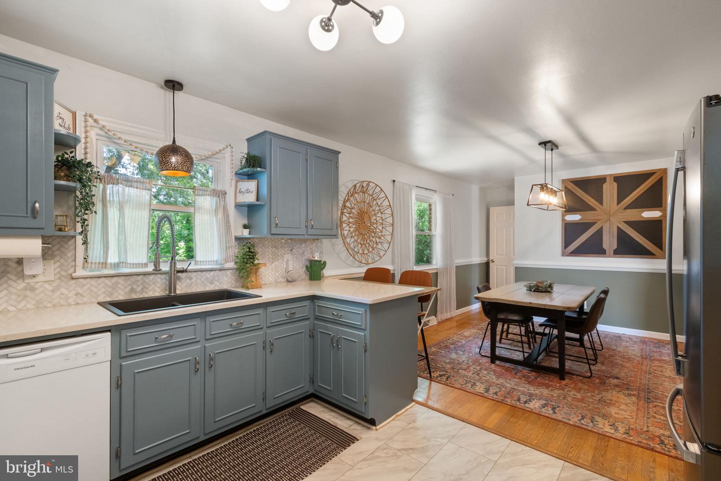 702 SPRING VALLEY DR, FREDERICKSBURG, Virginia 22405, 5 Bedrooms Bedrooms, ,3 BathroomsBathrooms,Residential,For sale,702 SPRING VALLEY DR,VAST2038254 MLS # VAST2038254