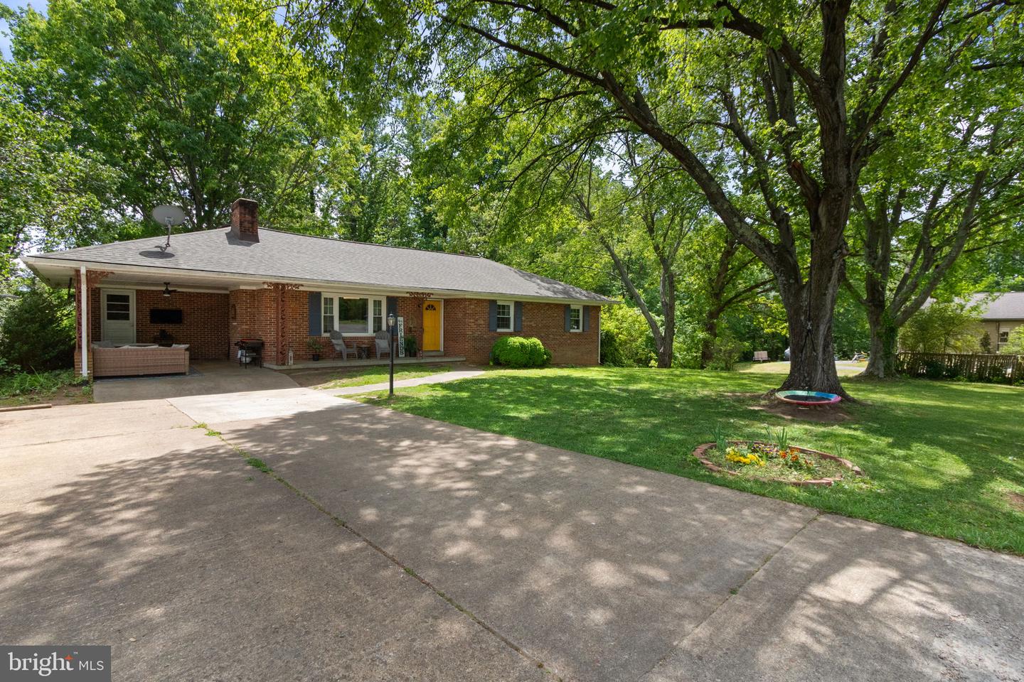 702 SPRING VALLEY DR, FREDERICKSBURG, Virginia 22405, 5 Bedrooms Bedrooms, ,3 BathroomsBathrooms,Residential,For sale,702 SPRING VALLEY DR,VAST2038254 MLS # VAST2038254