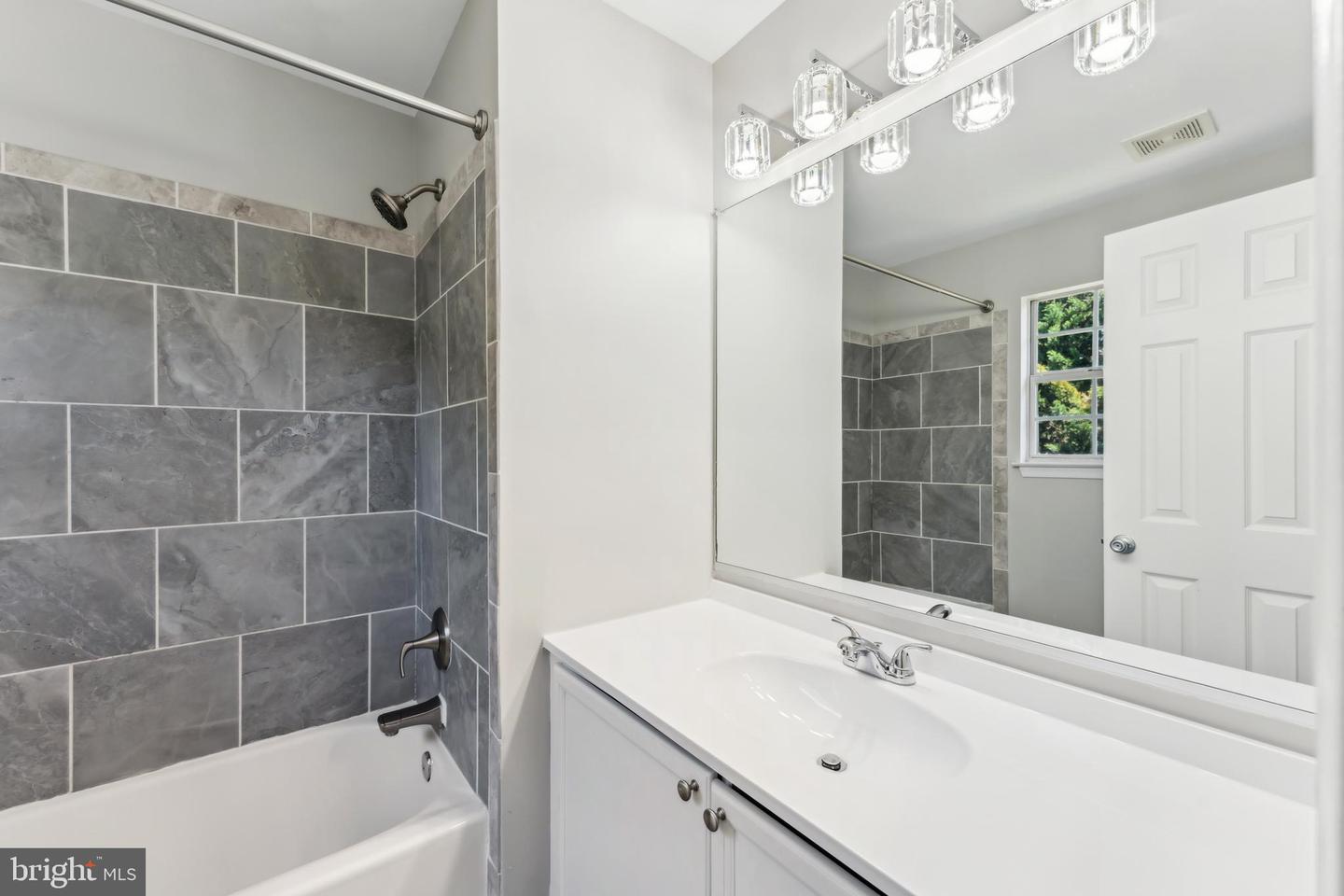 7632 HELMSDALE PL, MANASSAS, Virginia 20109, 3 Bedrooms Bedrooms, ,2 BathroomsBathrooms,Residential,For sale,7632 HELMSDALE PL,VAPW2093362 MLS # VAPW2093362