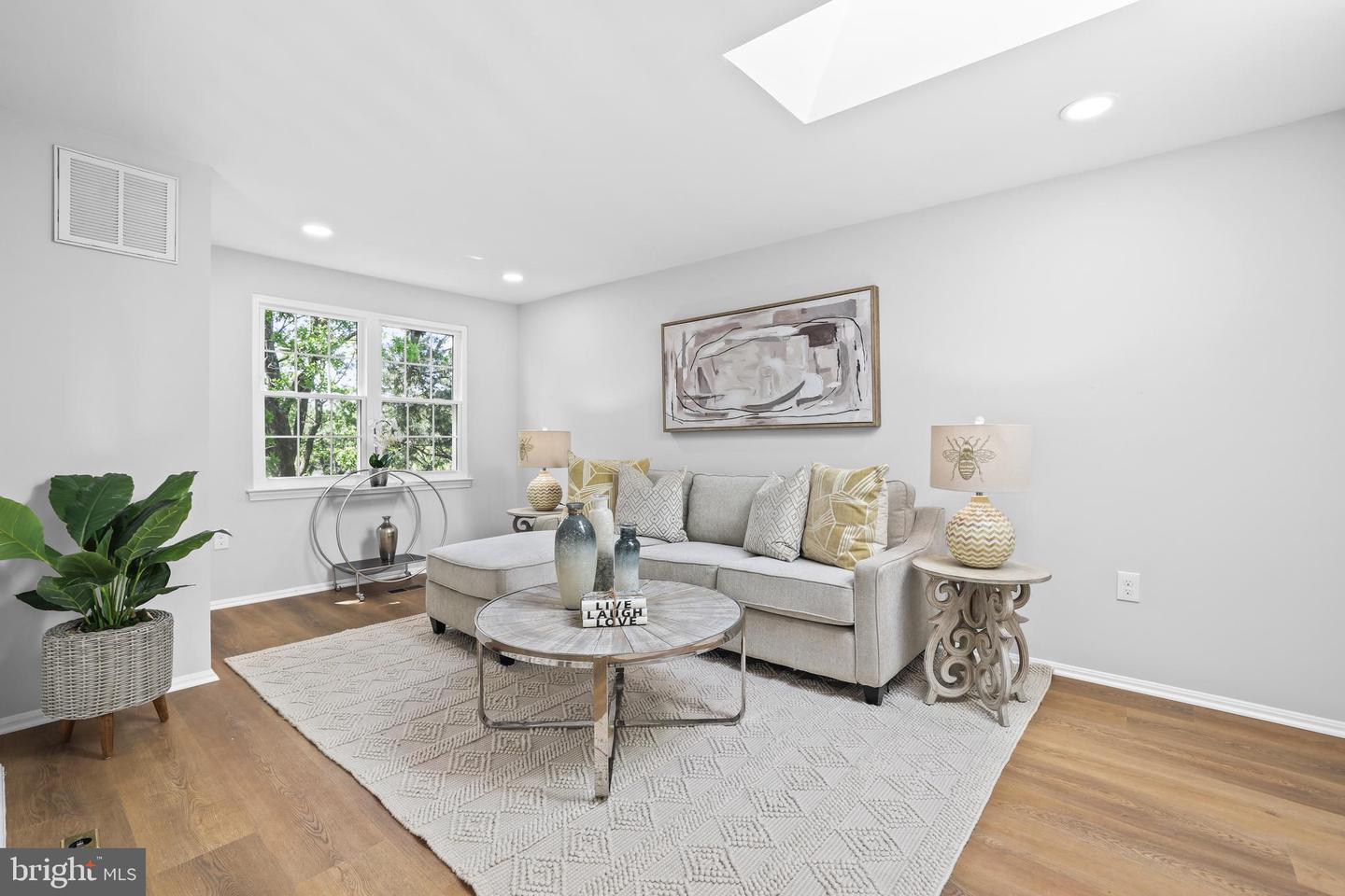 7753 INVERSHAM DR #226, FALLS CHURCH, Virginia 22042, 3 Bedrooms Bedrooms, ,2 BathroomsBathrooms,Residential,For sale,7753 INVERSHAM DR #226,VAFX2237046 MLS # VAFX2237046