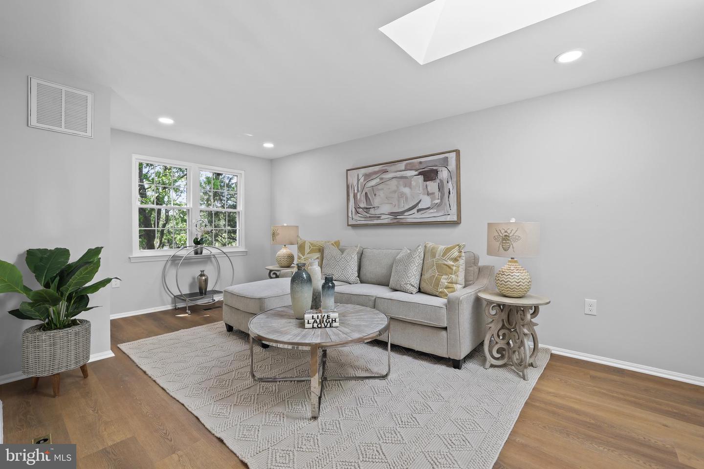 7753 INVERSHAM DR #226, FALLS CHURCH, Virginia 22042, 3 Bedrooms Bedrooms, ,2 BathroomsBathrooms,Residential,For sale,7753 INVERSHAM DR #226,VAFX2237046 MLS # VAFX2237046