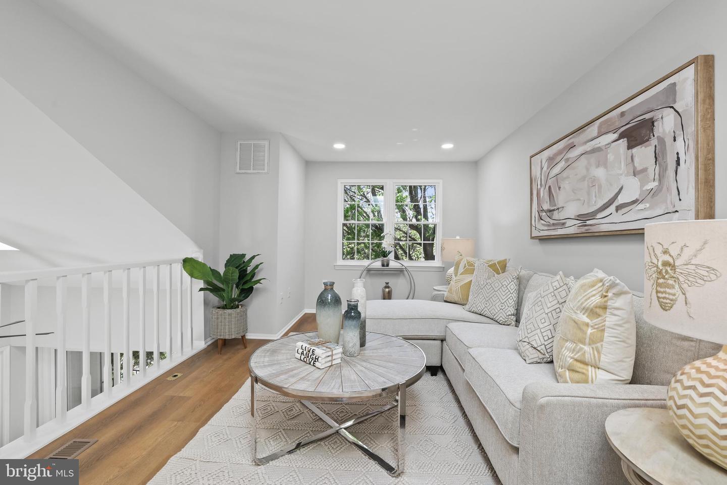 7753 INVERSHAM DR #226, FALLS CHURCH, Virginia 22042, 3 Bedrooms Bedrooms, ,2 BathroomsBathrooms,Residential,For sale,7753 INVERSHAM DR #226,VAFX2237046 MLS # VAFX2237046