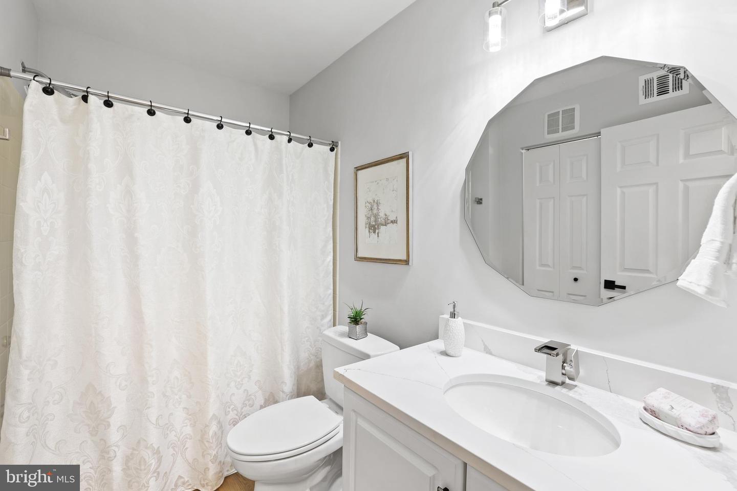 7753 INVERSHAM DR #226, FALLS CHURCH, Virginia 22042, 3 Bedrooms Bedrooms, ,2 BathroomsBathrooms,Residential,For sale,7753 INVERSHAM DR #226,VAFX2237046 MLS # VAFX2237046
